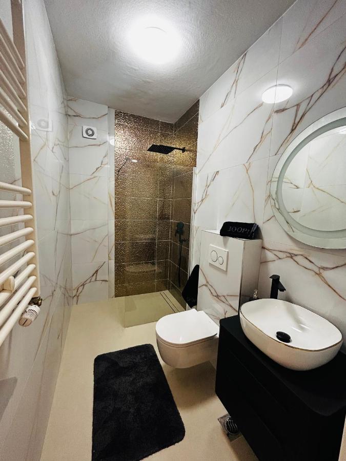Apartmani Stanic เซเกต วรันยีชา ภายนอก รูปภาพ