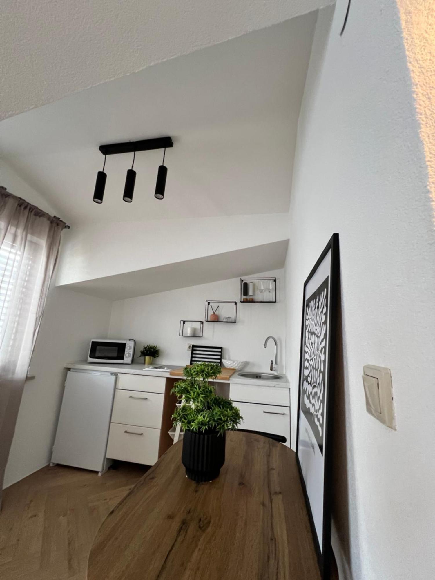 Apartmani Stanic เซเกต วรันยีชา ภายนอก รูปภาพ