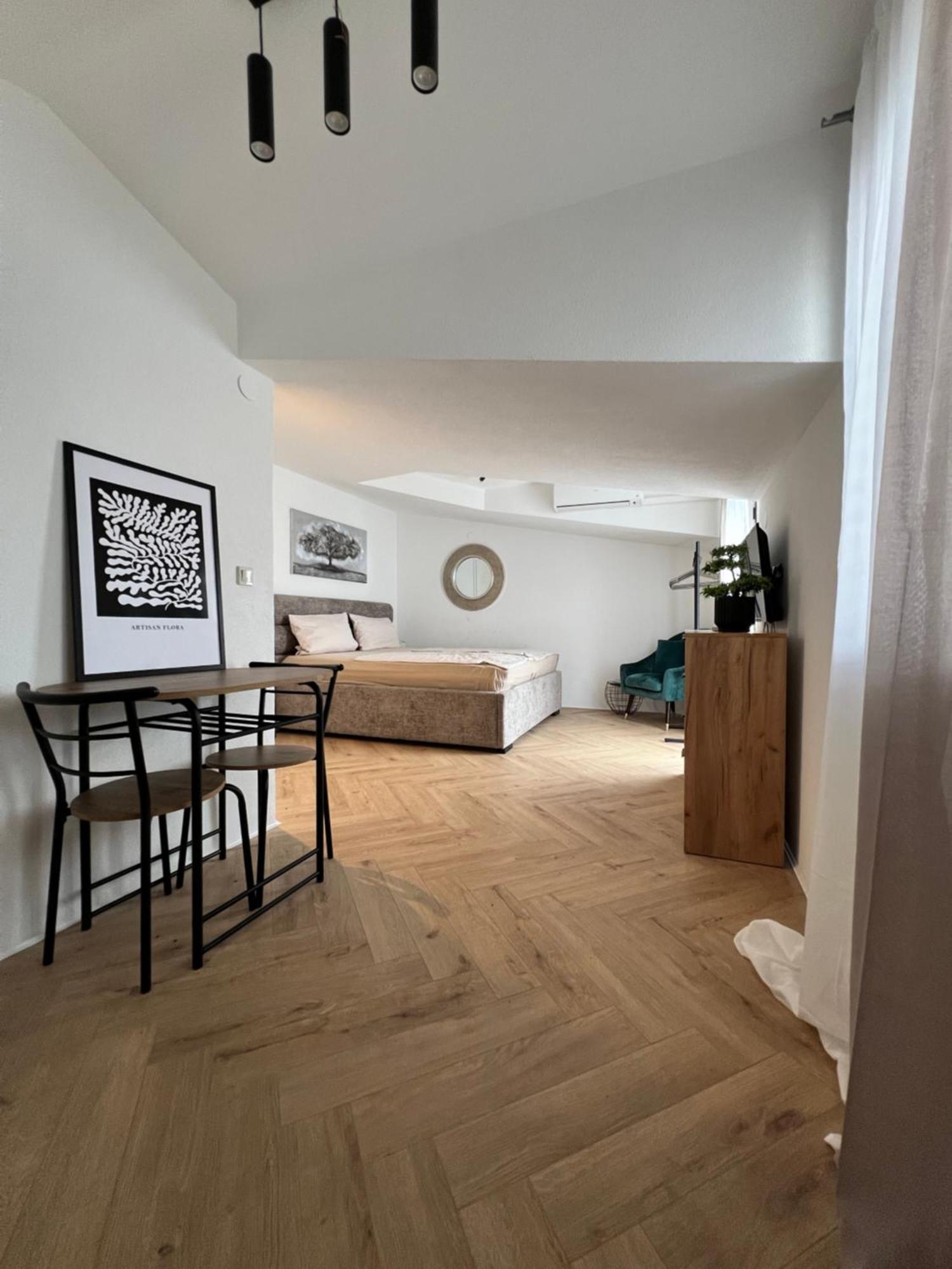 Apartmani Stanic เซเกต วรันยีชา ภายนอก รูปภาพ